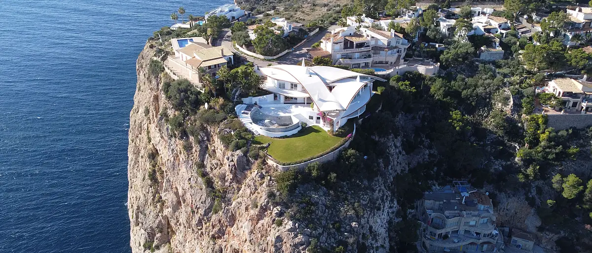 Villa auf einer Klippe über dem Meer bei Port d’Andratx